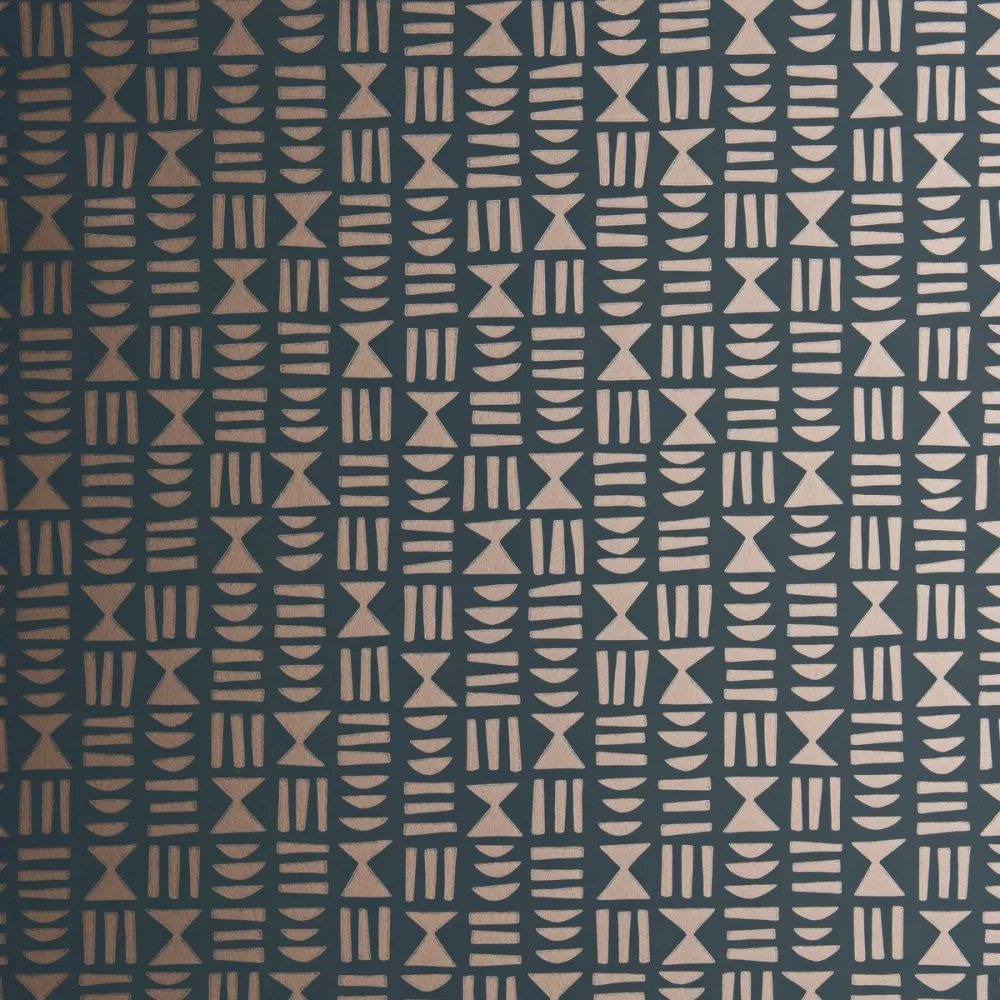 Kinfolk Heiroglyph Flux Misp1243 Mörkblå Tapet - Midbec | Stuvbutiken