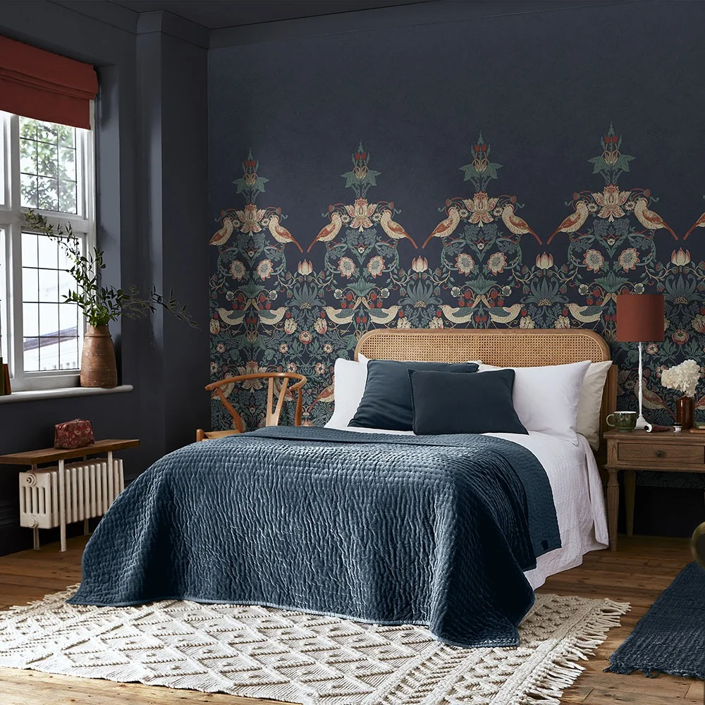 Graham & Brown William Morris At Home 125292 Tapet Strawberry Thief Navy Fixed Size Mural Vit/multi